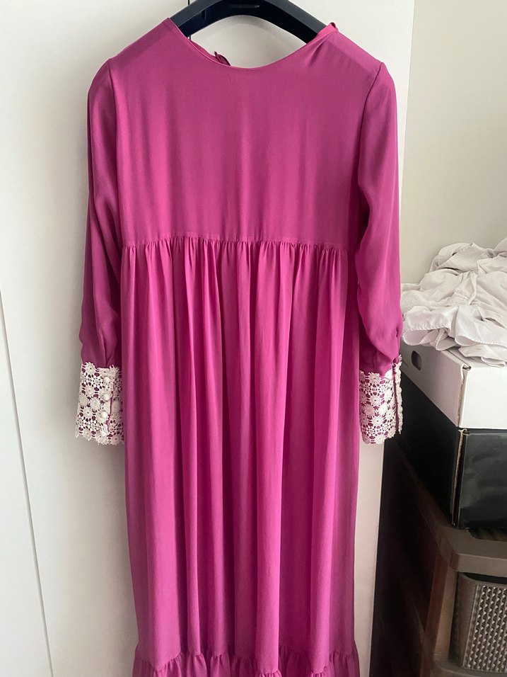 Uzun Kollu Pembe İşlemeli Kadın Elbise - Görsel 3