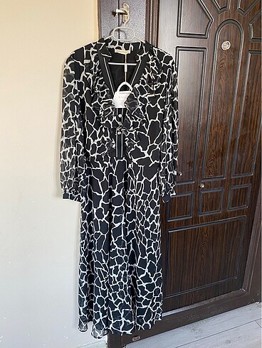 Zebra desenli şifon elbise