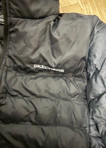 Skechers Siyah Kapüşonlu Kadın Kışlık Mont - Görsel 3