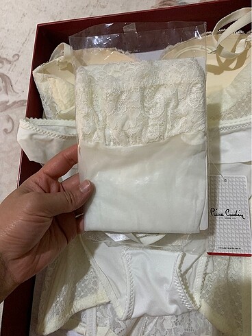 38 Beden beyaz Renk Pierre cardin büstiyer takımı