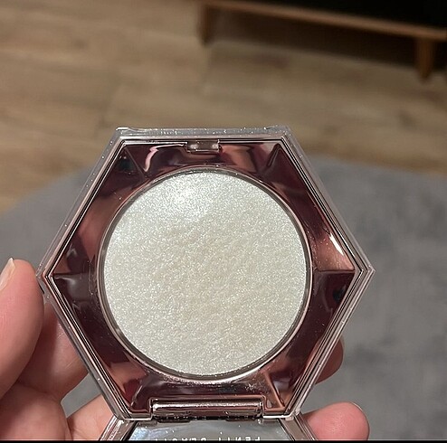  Beden Fenty aydınlatıcı