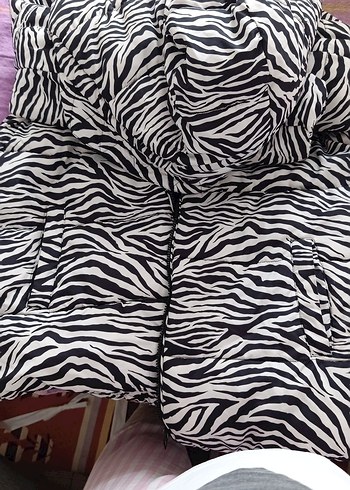 Kürklü Siyah Beyaz Zebra Desenli Kadın Mont - Görsel 4