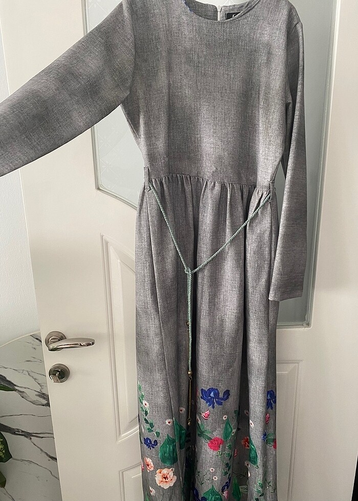 Çiçekli Elbise - Görsel 3