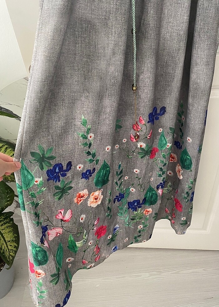 Çiçekli Elbise - Görsel 2