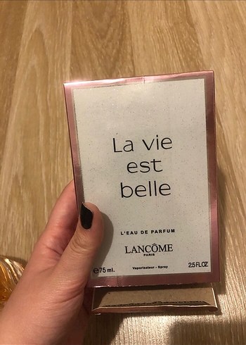 Lancome Kadın Parfümü Şık Şişede
