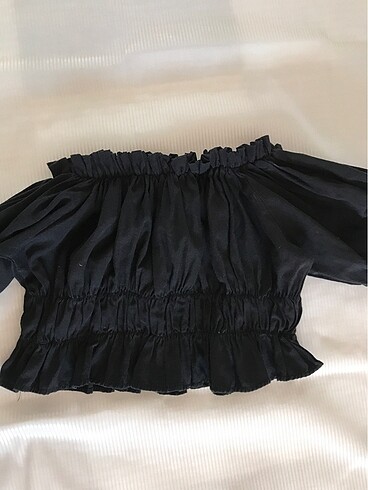 Madonna yaka siyah bluz crop