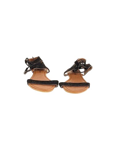 38 Beden PreLoved Sandalet %70 İndirimli.