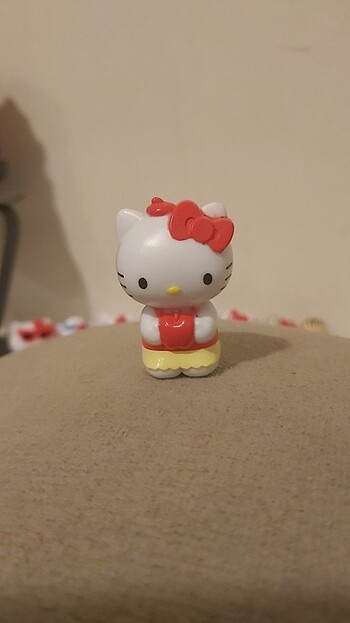  Elma tutan hello kitty sürpriz yumurta figür 