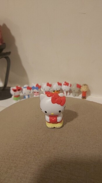  Beden Renk Elma tutan hello kitty sürpriz yumurta figür 