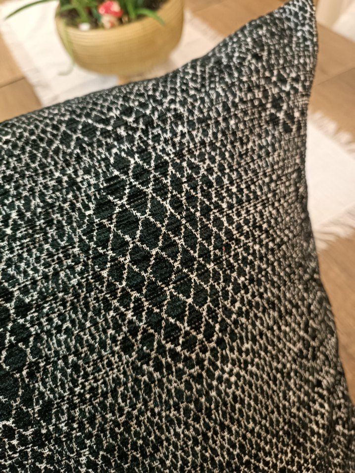 Gri Yılan Desenli Modern Dekoratif Yastık - Görsel 3