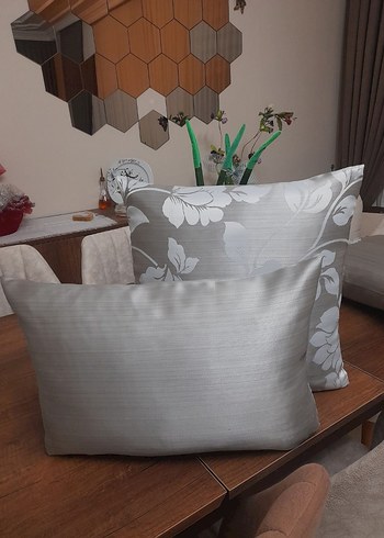 Gri Çiçek Desenli Modern Kırlent Kılıfı - Görsel 2