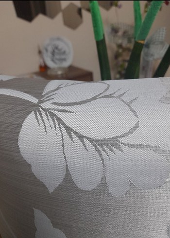 Gri Çiçek Desenli Modern Kırlent Kılıfı - Görsel 3