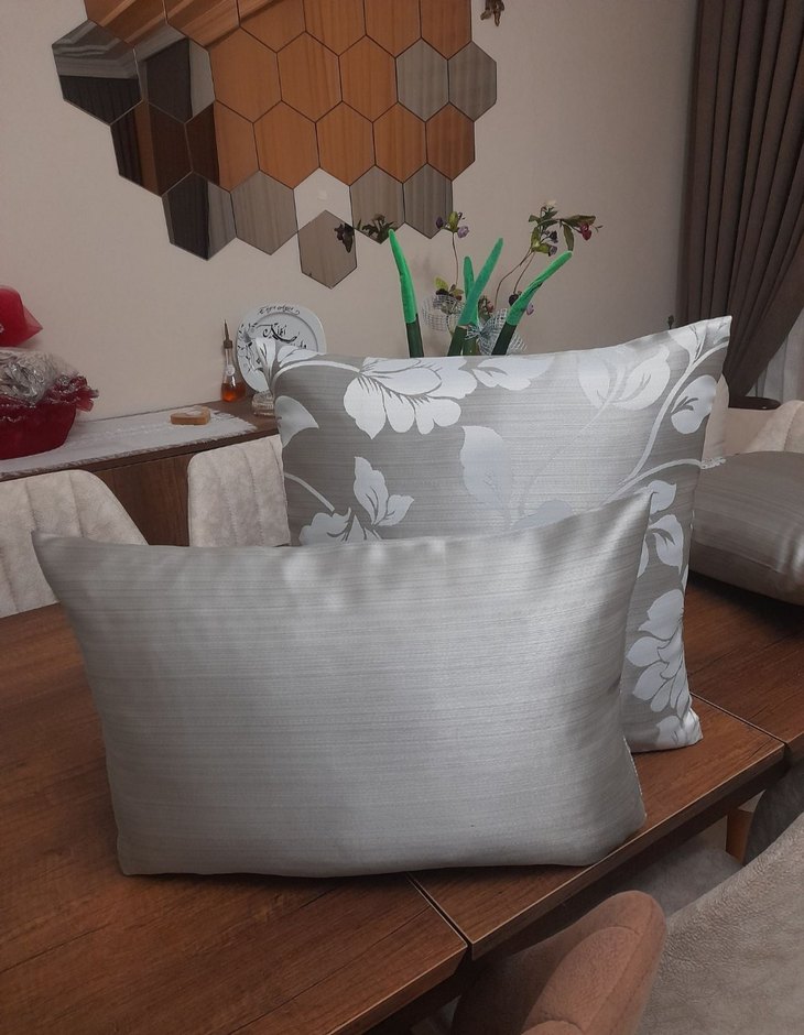 Gri Çiçek Desenli Modern Kırlent Kılıfı - Görsel 2