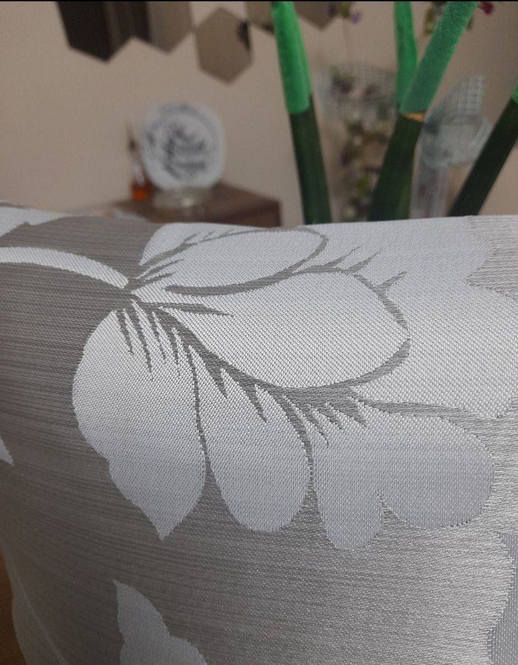 Gri Çiçek Desenli Modern Kırlent Kılıfı - Görsel 3