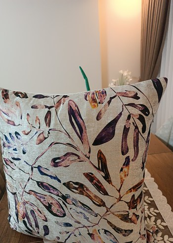 Çağdaş Bej ve Gri Çiçekli Kırlent - Görsel 2