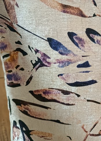 Çağdaş Bej ve Gri Çiçekli Kırlent - Görsel 8