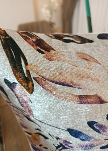 Çağdaş Bej ve Gri Çiçekli Kırlent - Görsel 6