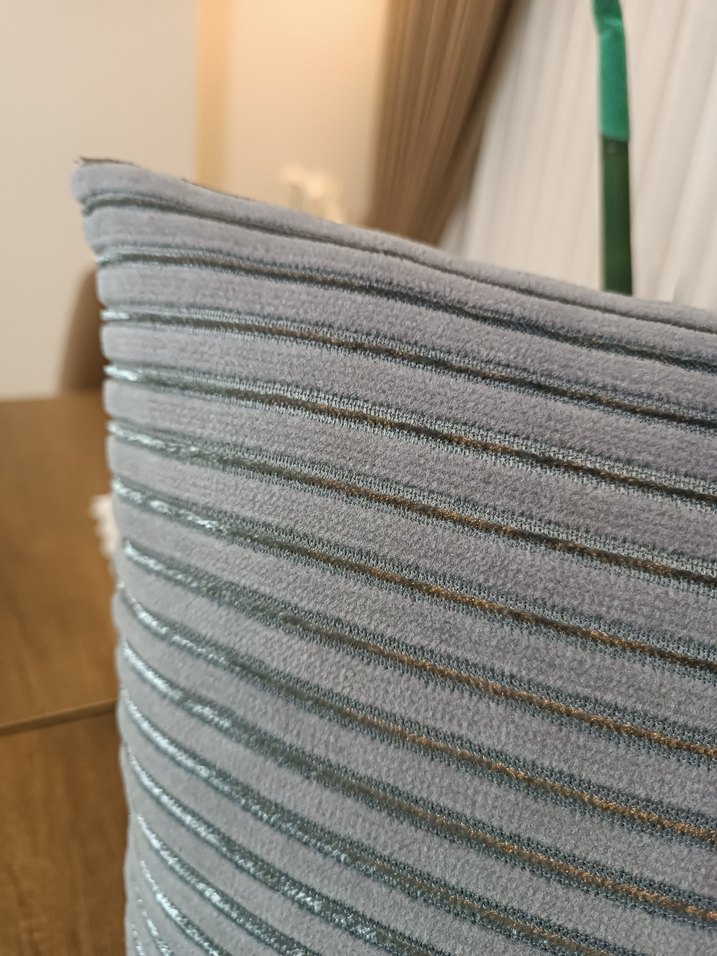 Gri Modern Çizgili Kırlent - Görsel 3