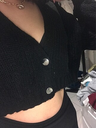 Crop triko hırka ve tek omuzlu body