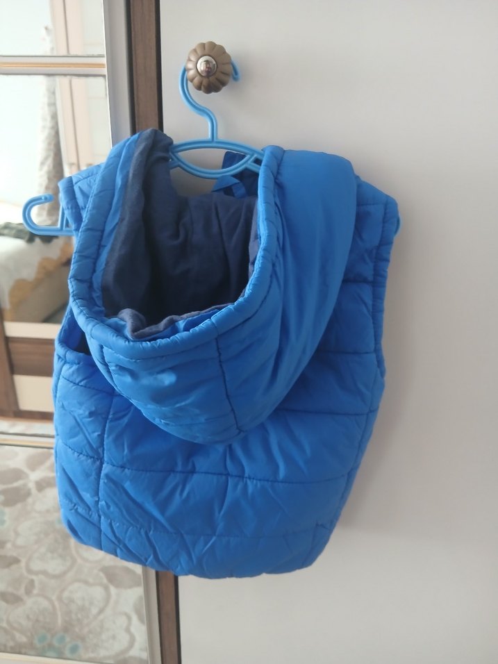 Erkek Çocuk Kapüşonlu Mavi Yelek - Görsel 3