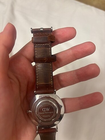 Beden Daniel wellington saat