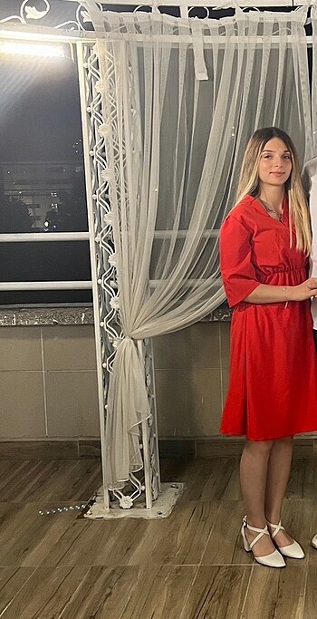 Kırmızı düz elbise