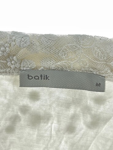 m Beden çeşitli Renk Batik Bluz %70 İndirimli.