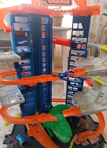 Hotwheels ultimate garage