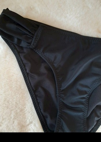 38 Beden siyah Renk kenar detaylı bikini altı