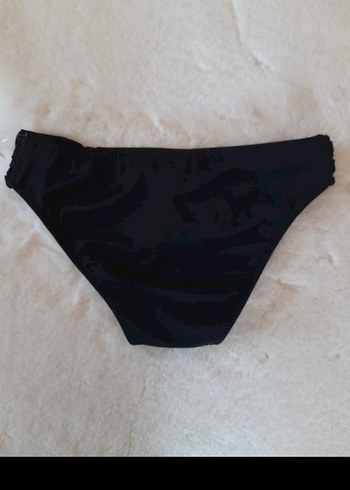 38 Beden kenar detaylı bikini altı