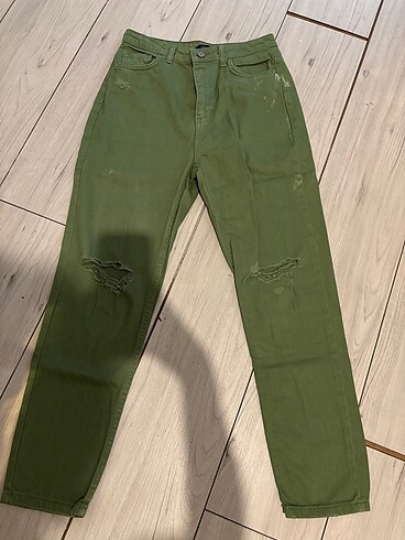 yeşil yırtık pantolon