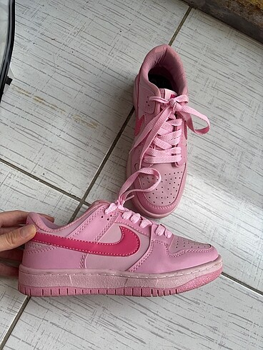 pembe nike spor ayakkabı