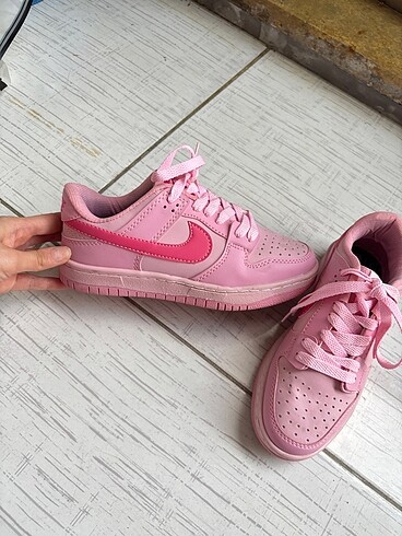 Nike pembe nike spor ayakkabı