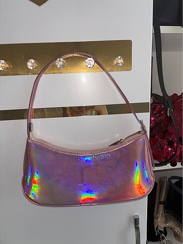 Trendyol & Milla hologramlı pembe baget çanta