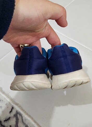 26 Beden mavi Renk Adidas erkek çocuk spor ayakkabı