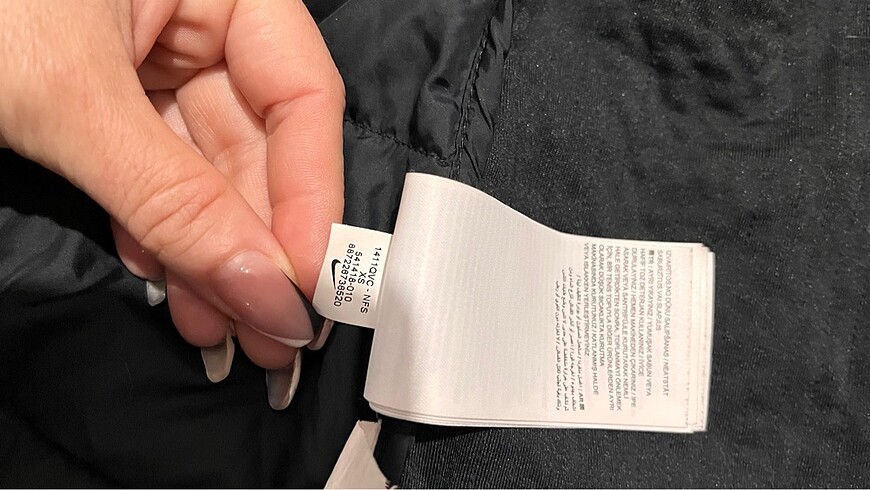 xs Beden siyah Renk Nike kışlık mont