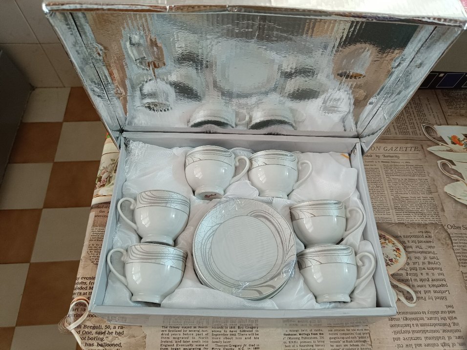 Gri Desenli Beyaz Porselen Fincan Takımı - Görsel 3