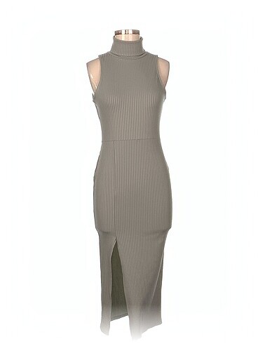 Missguided Uzun Elbise %70 İndirimli.