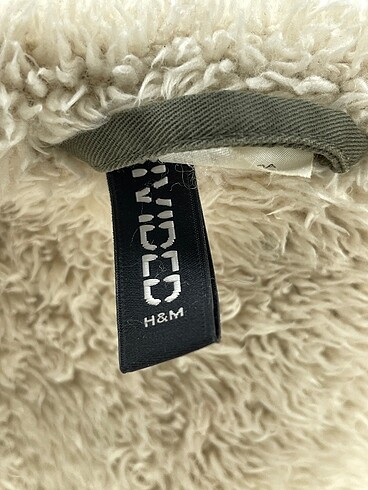 34 Beden yeşil Renk H&M Kaban %70 İndirimli.