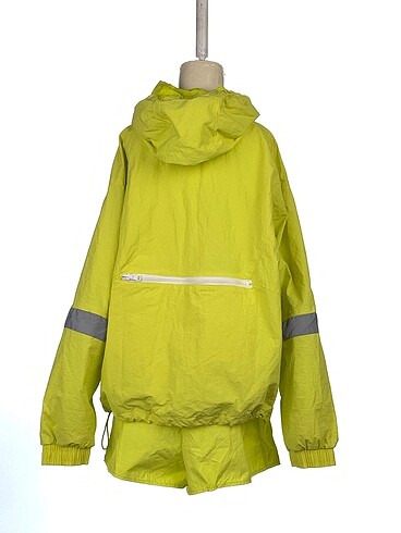 m Beden Bershka Eşofman Takımı %70 İndirimli.