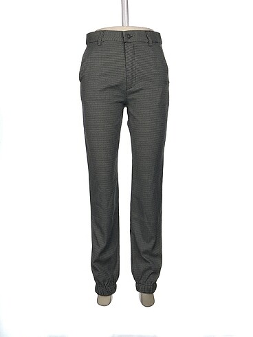 Stradivarius Kumaş Pantolon %70 İndirimli.