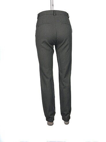36 Beden Stradivarius Kumaş Pantolon %70 İndirimli.