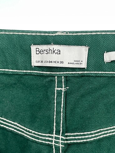 36 Beden yeşil Renk Bershka Jean / Kot %70 İndirimli.