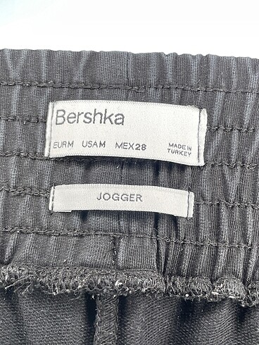 m Beden siyah Renk Bershka Eşofman Altı %70 İndirimli.