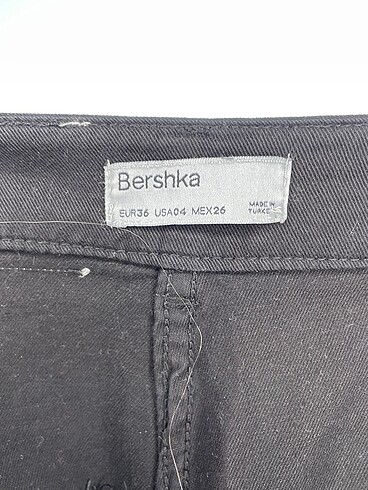 m Beden siyah Renk Bershka Jean / Kot %70 İndirimli.