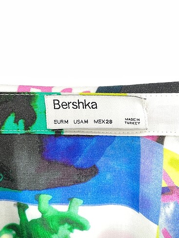 m Beden çeşitli Renk Bershka Gömlek %70 İndirimli.