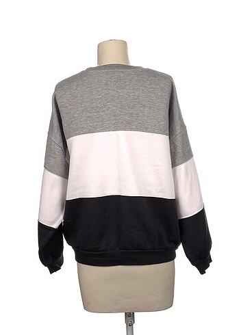 m Beden Pull and Bear Sweatshirt %70 İndirimli.