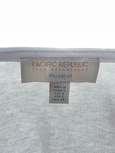 s Beden beyaz Renk Pull and Bear T-shirt %70 İndirimli.