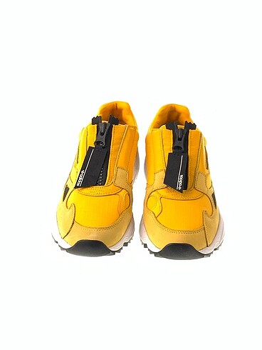 39,5 Beden Adidas Spor Ayakkabı %70 İndirimli.