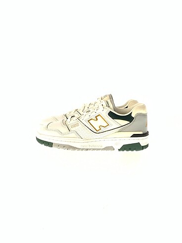 New Balance Spor Ayakkabı %70 İndirimli.